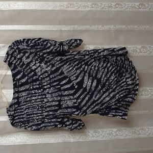 Alfani size medium black and white top